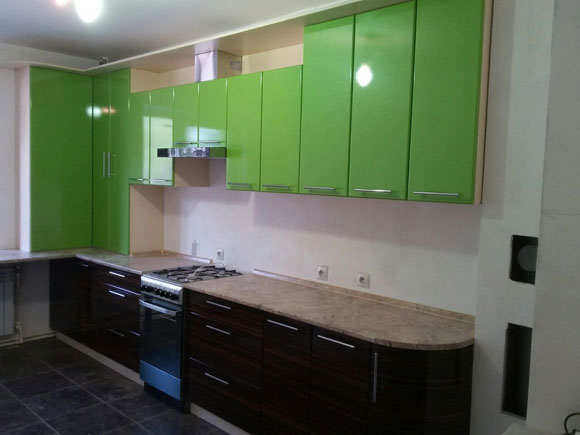 Гарнитур с барной стойкой и закрытием котла